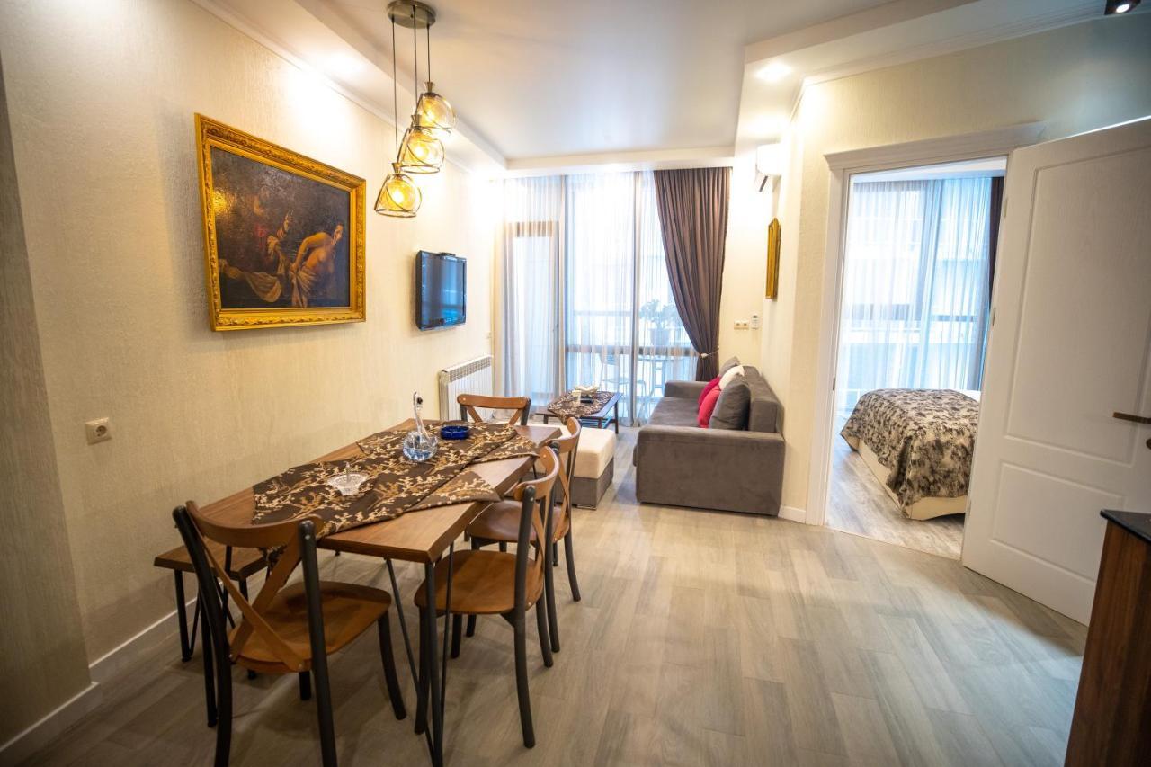 Ramada Skytower Lägenhet Batumi Exteriör bild