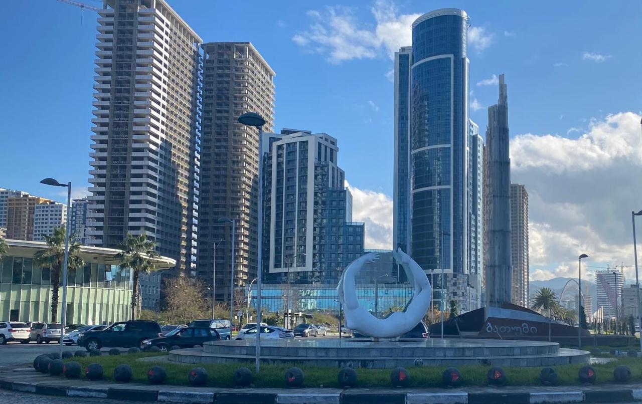 Ramada Skytower Lägenhet Batumi Exteriör bild