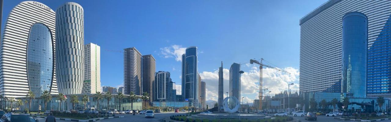 Ramada Skytower Lägenhet Batumi Exteriör bild