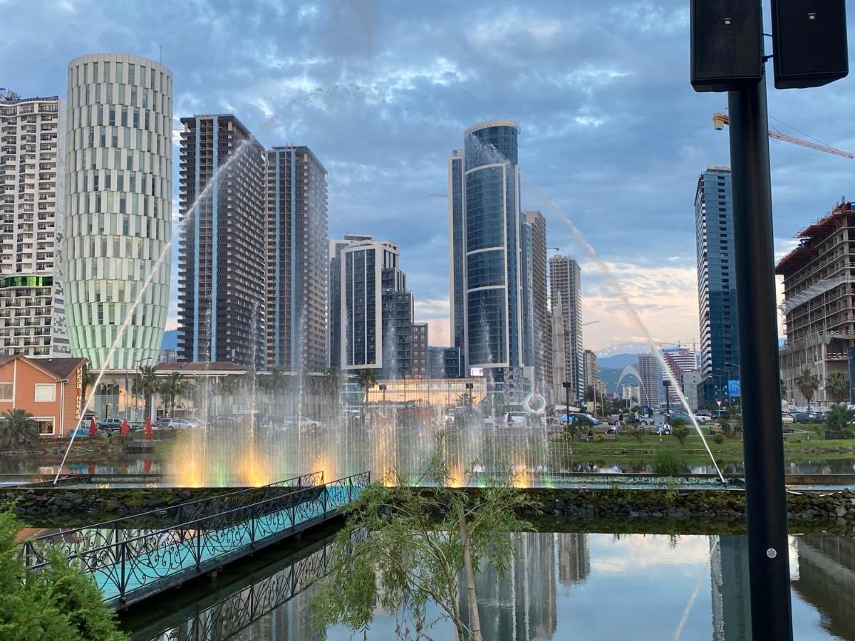 Ramada Skytower Lägenhet Batumi Exteriör bild